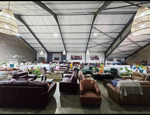 700M² SHOWROOM FOR SALE IN RUIMSIG NOORD